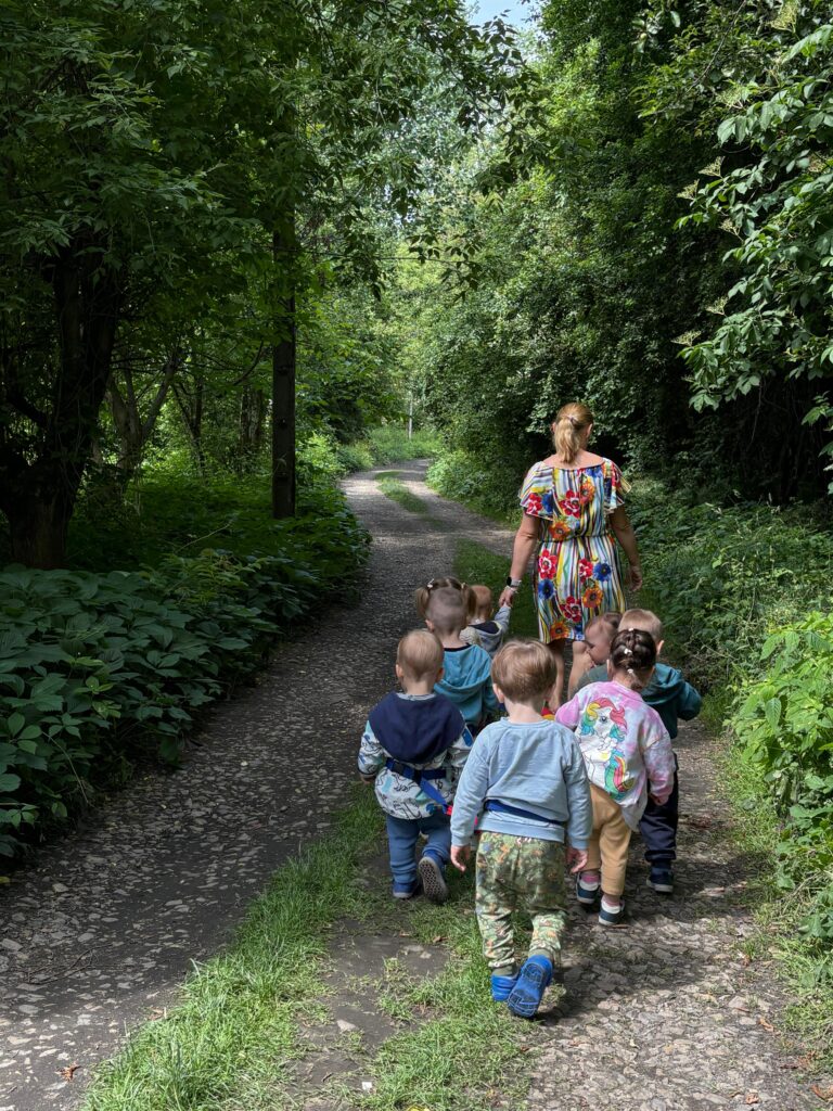 Dzieci na wycieczce